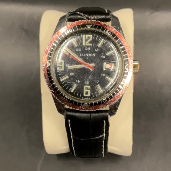 Vintage Clinton World Timer Diver Style Swiss Watch 40 MM RUNS - Picture 2 of 4